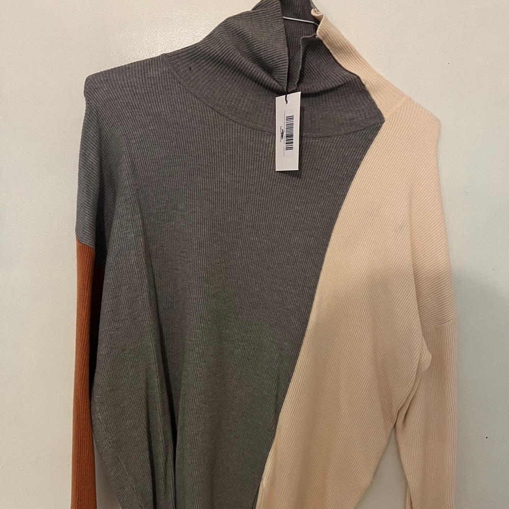 Color black turtleneck sweater